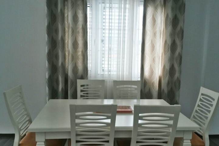 Room 13 of 32