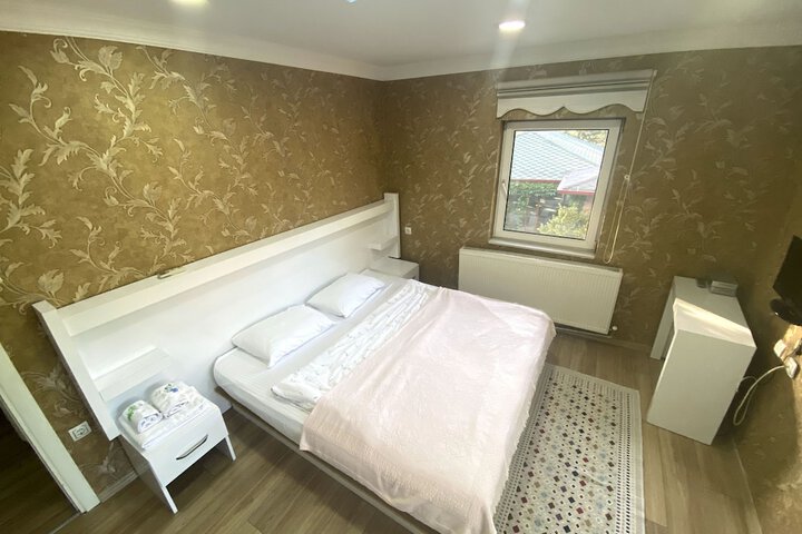 Room 44 of 166