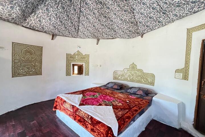 Room 5 of 14