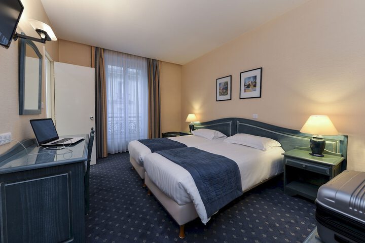 Room 11 of 28