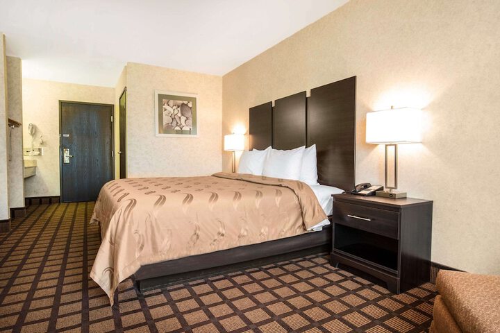 1 King Bed (1 of 17)