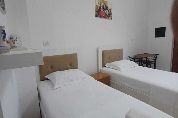 Room 3 of 65