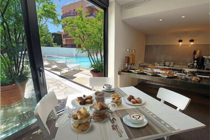 Breakfast/Coffee Service 83 of 92