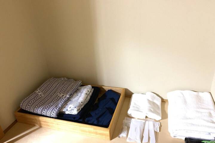 Room 6 of 48
