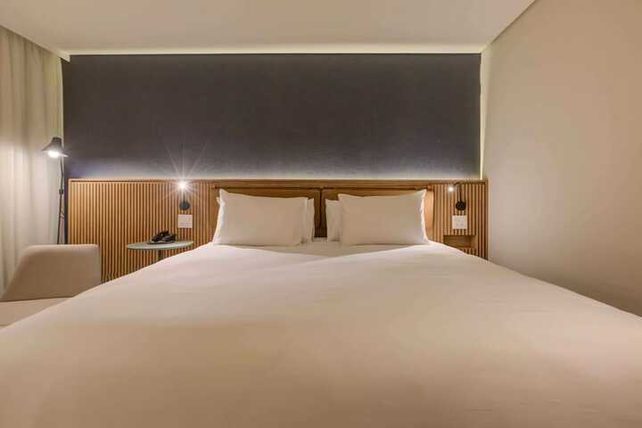 Room 27 of 131