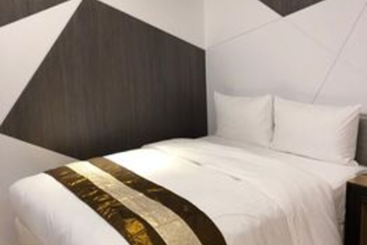 Room 14 of 48