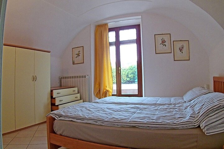 Room 2 of 25