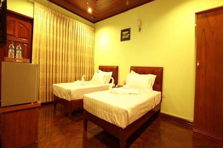 Room 2 of 6