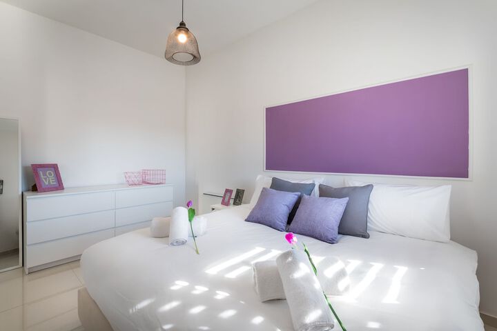 Room 8 of 33