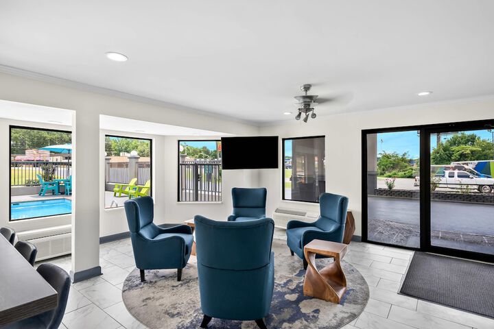 Entrance & Lobby