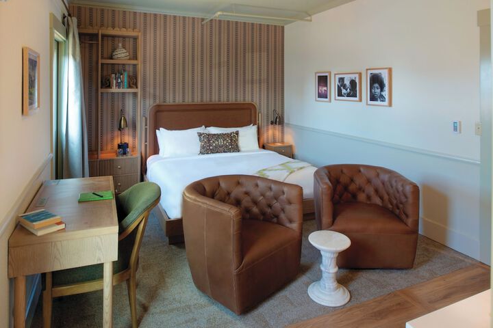 Room 6 of 80