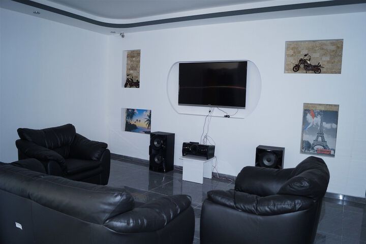Hotel Interior 4 of 32