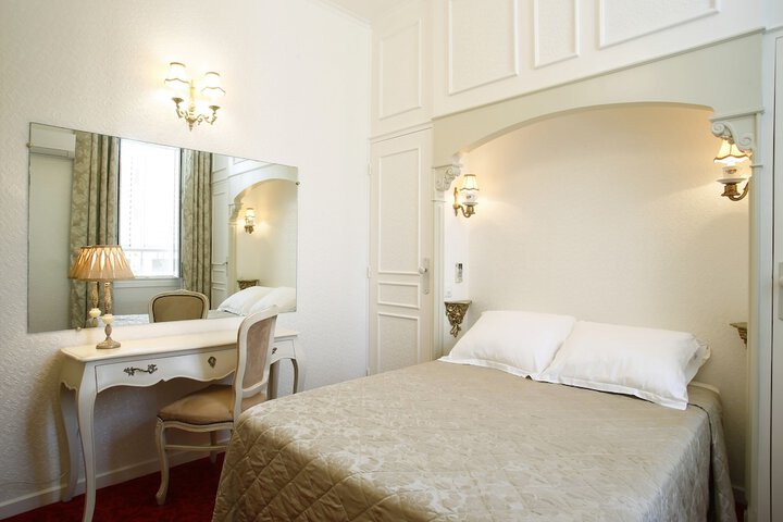 Room 3 of 39