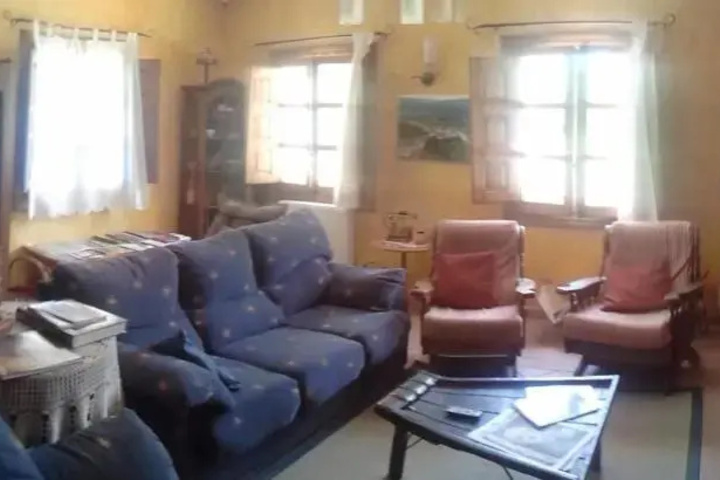 Room 8 of 12