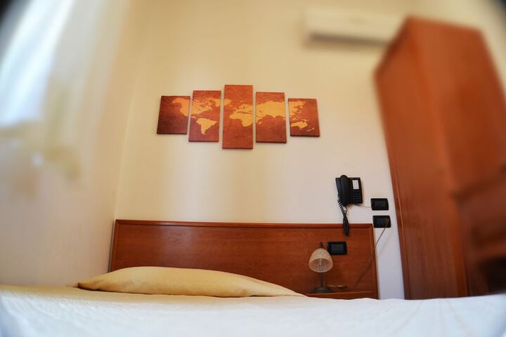 Room 12 of 31