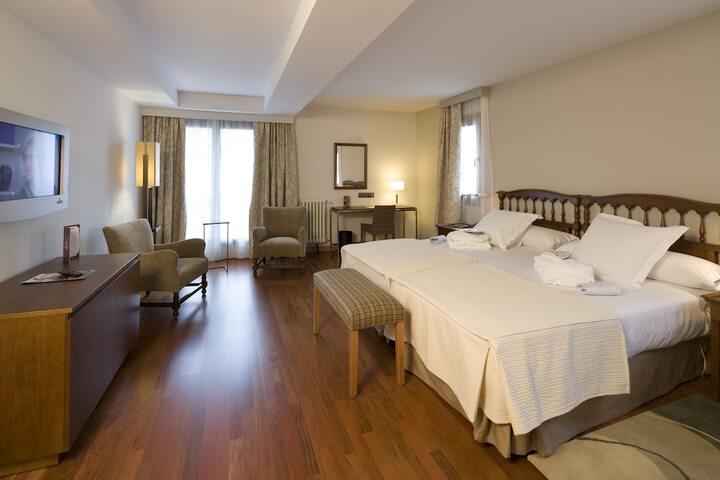 Room 15 of 37
