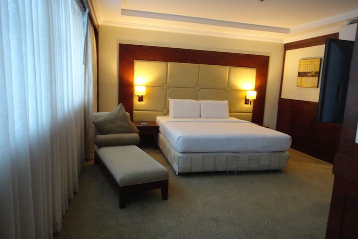 Room 25 of 77