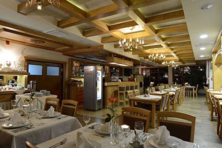 Dining 38 of 67