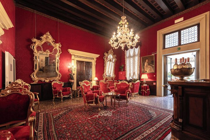 Entrance & Lobby