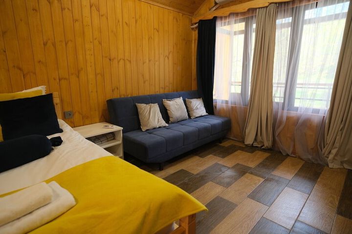 Room 4 of 94