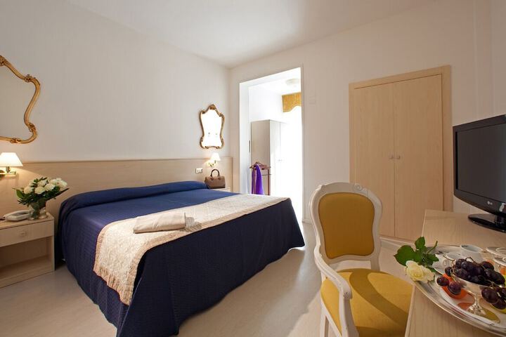 Room 2 of 19