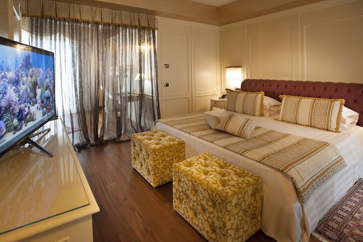 Room 26 of 81