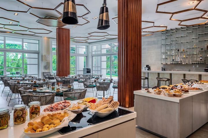 Breakfast/Coffee Service 95 of 120