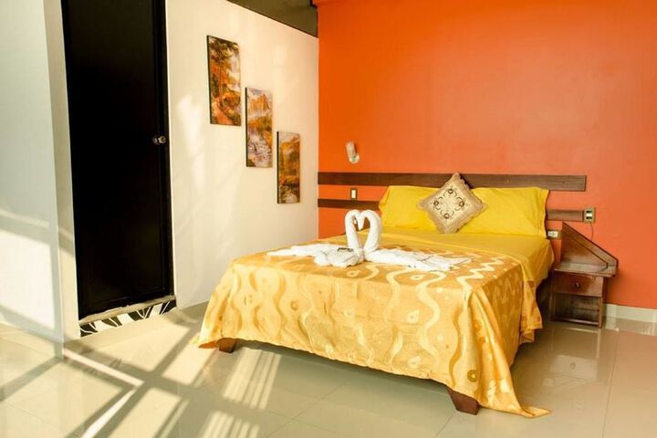 Room 12 of 16