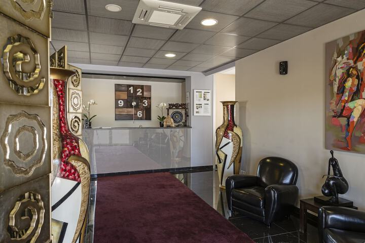 Guest Lobby