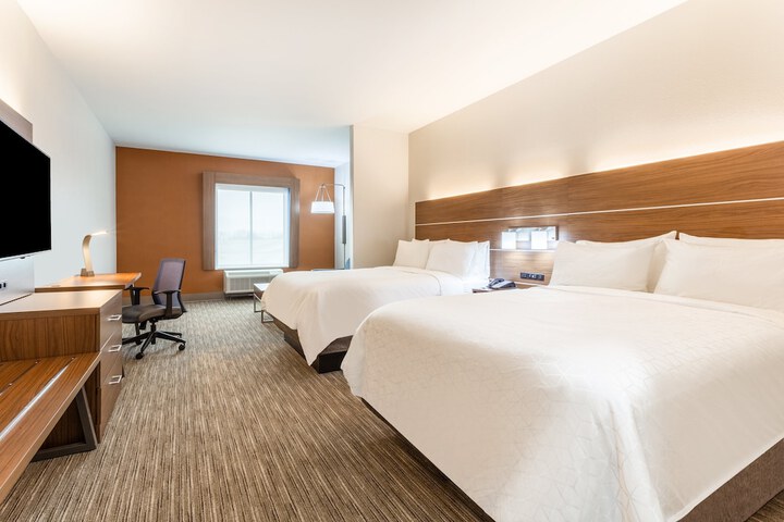 2 Queen Beds (4 of 15)