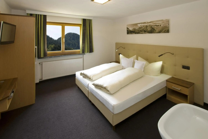 Room 3 of 12