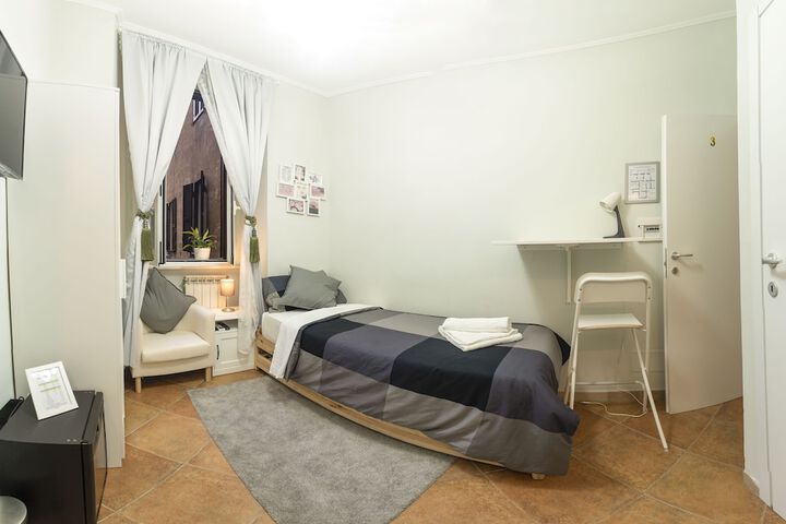 Room 8 of 48