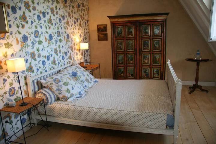 Room 6 of 7