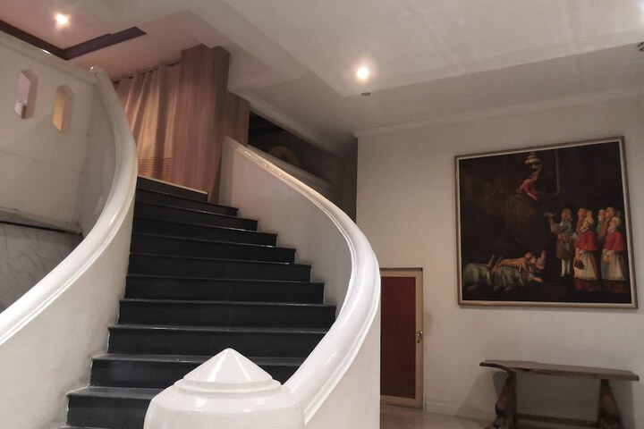 Guest Lobby