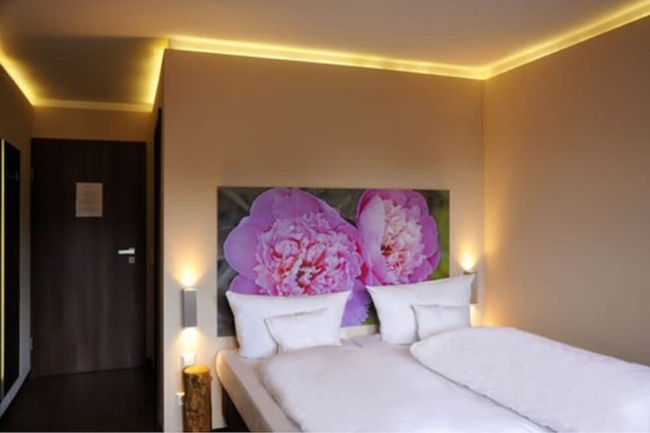 Room 6 of 19