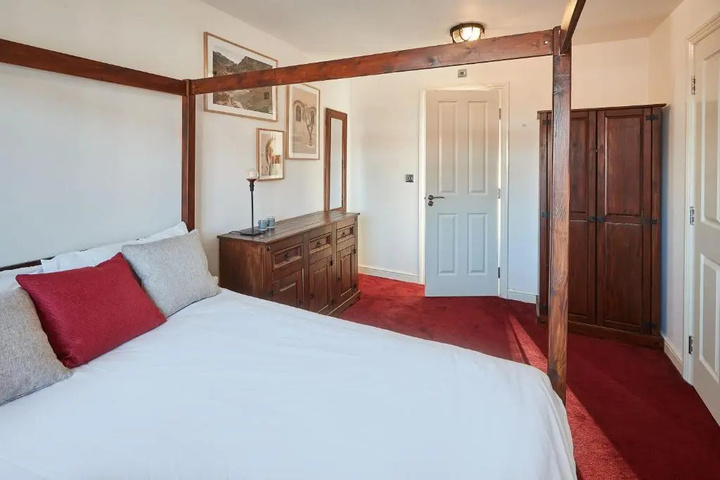 Room 4 of 14