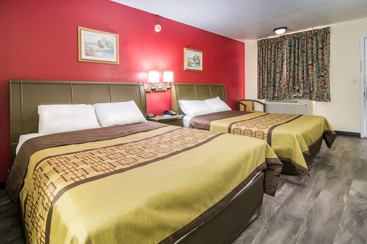 2 Queen Beds (3 of 8)