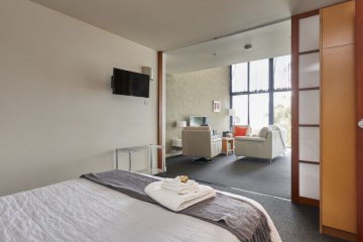 Room 27 of 43