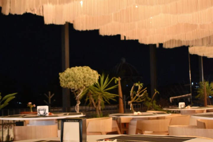 Dining 65 of 88