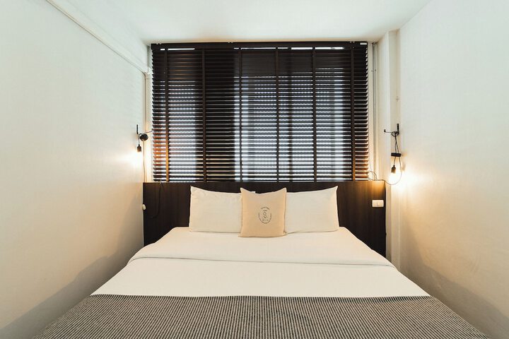 Room 85 of 142