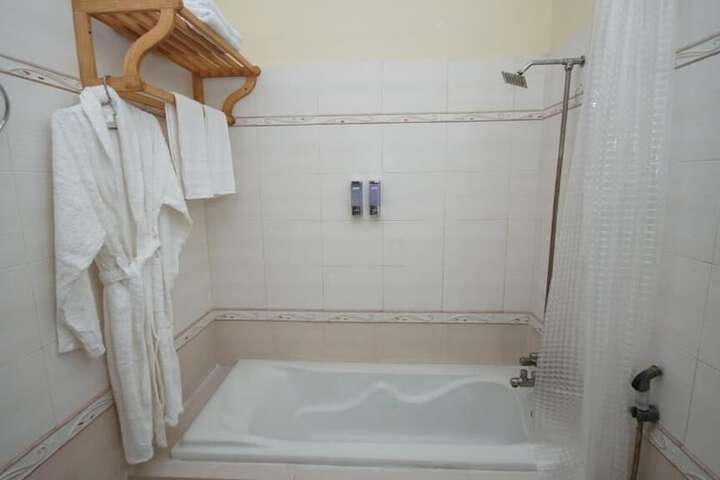 Room 34 of 48