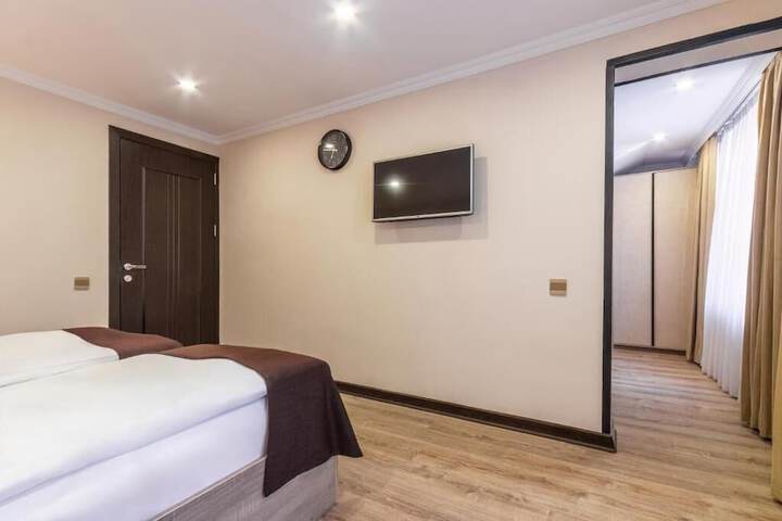 Room 7 of 37