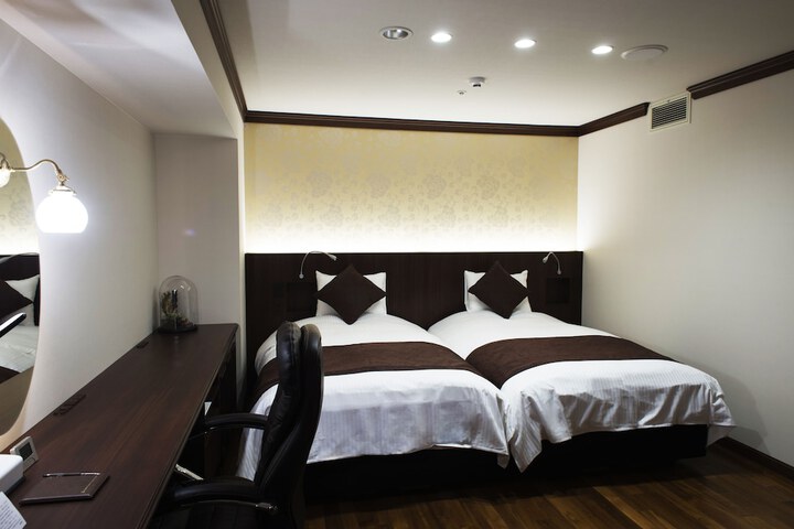 Room 9 of 49