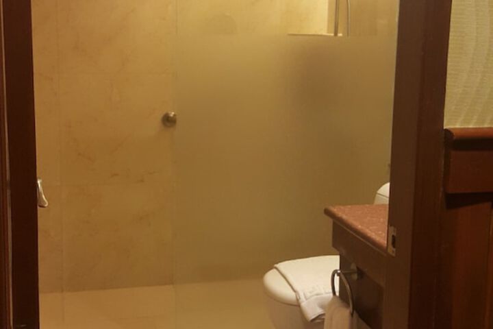 Room 9 of 40