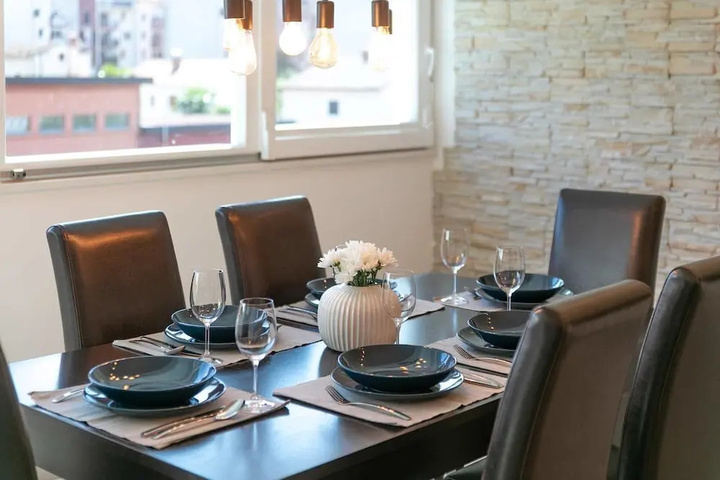 Dining 18 of 22