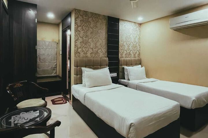 Room 33 of 53