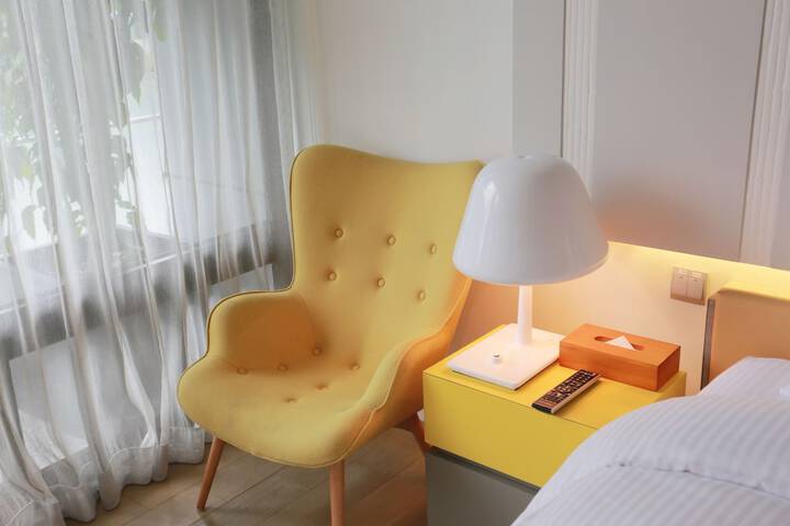 Room 8 of 76