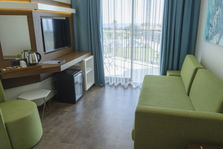 Room 27 of 158
