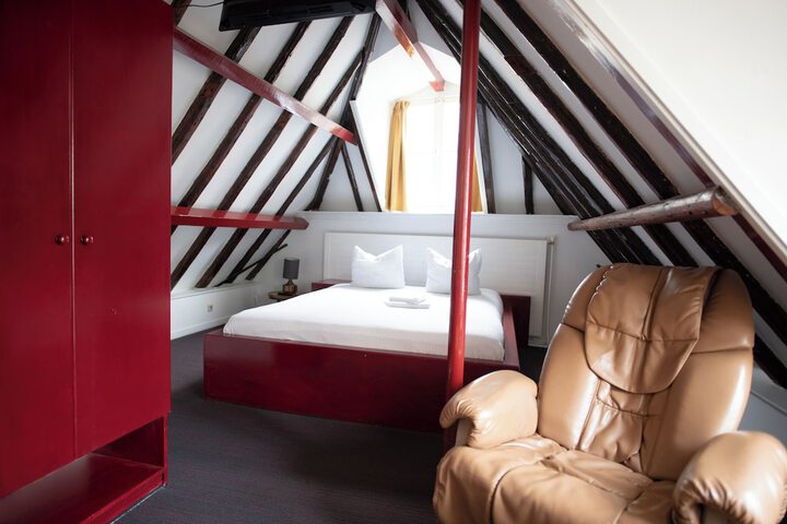 Room 10 of 78