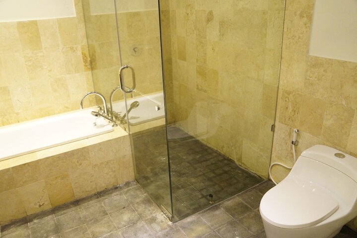 Room 25 of 40